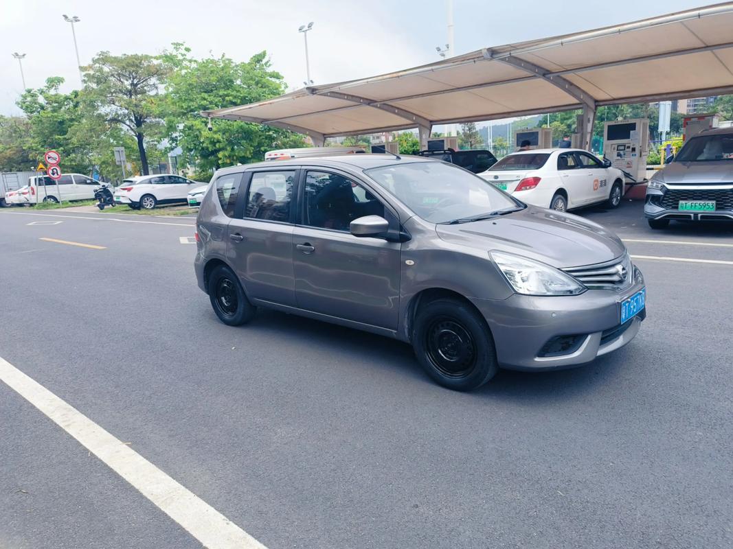 日产骊威2020款七座新车价格(2019新款日产骊威七座)