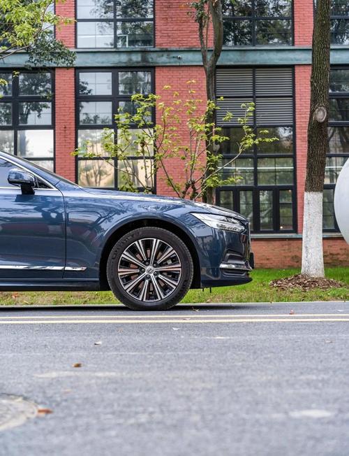 沃尔沃xc40牛仔蓝图片(沃尔沃xc60牛仔蓝图片)