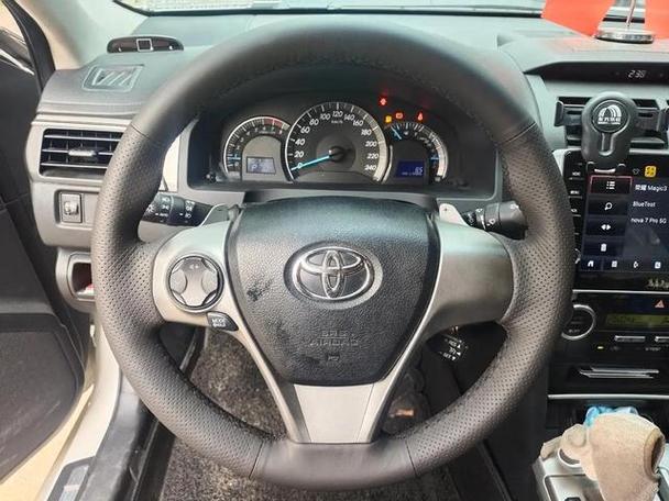 【方向盘锁住了怎么解锁,丰田方向盘锁住了怎么解锁】