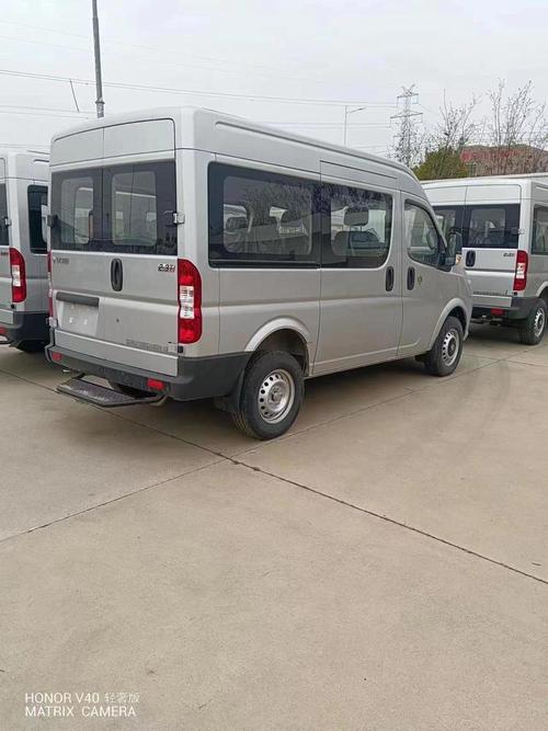 东风御风9座客运版／东风御风9座客运版拉人可以吗