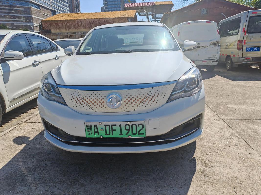 东风风神e70新能源汽车价格及图片／东风风神e70报价及图片