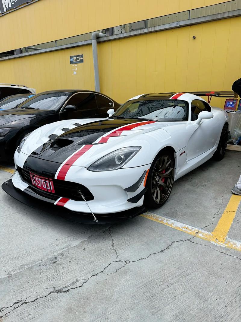 道奇蝰蛇报价及图片 道奇蝰蛇多少钱一辆