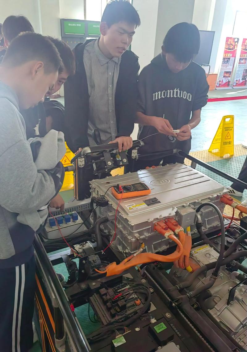 35岁学新能源汽车维修可以吗 新能源汽车维修去哪里学